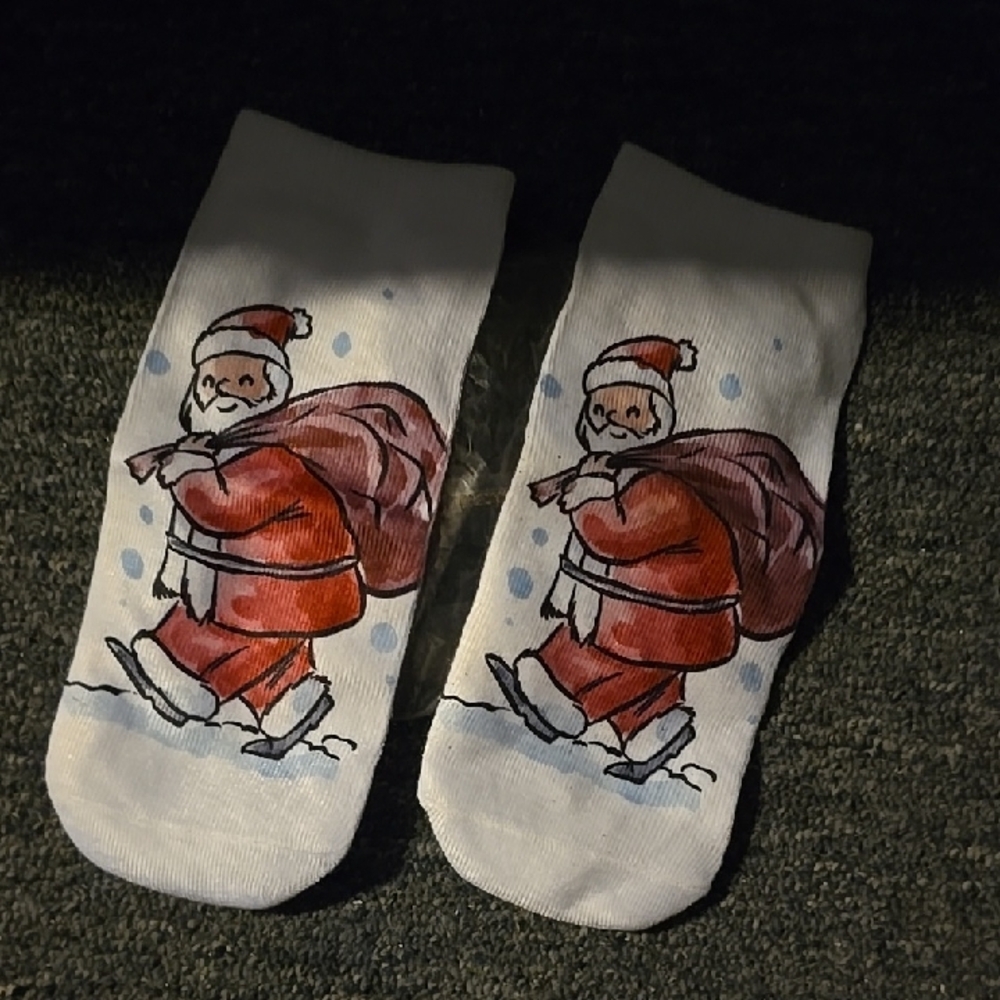 ❤️10/$10 New In Package Santa Socks